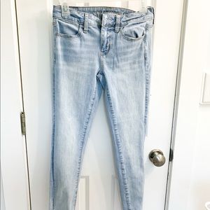 American eagle light wash denim jeans